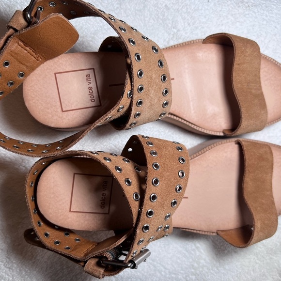 Dolce Vita Tan Sandals with Suede Finish and Platform Sole - Picture 6 of 10